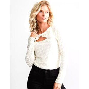 Red by Buckle Twisted Keyhole Off White Top Stretch Comfort Date Night